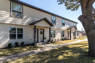 207 N Poplar St unit D, Tomball, TX 77375 - photo 2