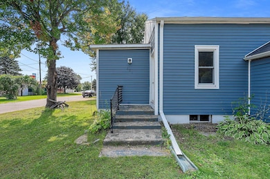 201 2nd Ave, Weyauwega, WI 54983 - photo 4