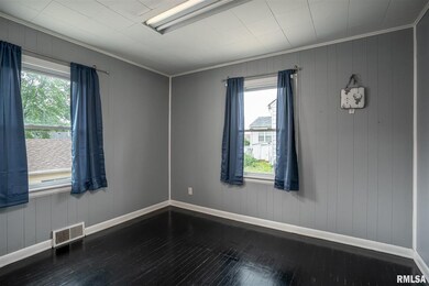 1637 W 36th St, Davenport, IA 52806 - photo 7