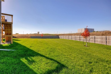 16738 Walnut Meadows Cir, Urbandale, IA 50323 - photo 3