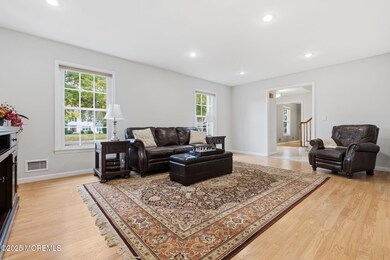 8 Fowler Ct, Red Bank, NJ 07701 - photo 3