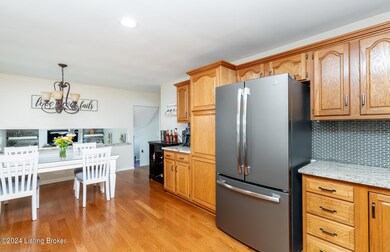 5508 Oakcreek Ln, Louisville, KY 40291 - photo 7