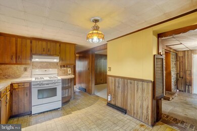 9448 E Springfield Rd, Seven Valleys, PA 17360 - photo 6