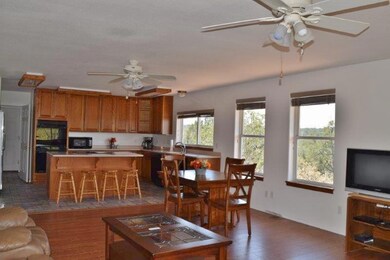 Eat-In Kitchen & Family Room (4)