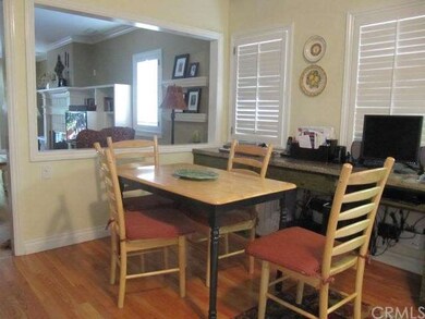 Kitchen Dining Area