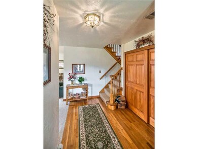 Entry/Foyer.