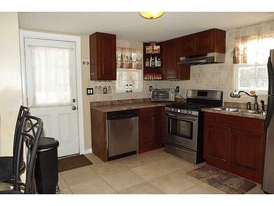 116 Vera St, Warwick, RI 02886 - photo 2