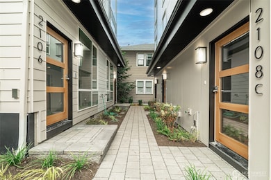 2108 15th Ave S unit B, Seattle, WA 98144 - photo 3