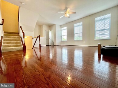 22908 Chestnut Oak Terrace, Sterling, VA 20166 - photo 4