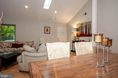 8633 Reseca Ln, Springfield, VA 22152 - photo 5