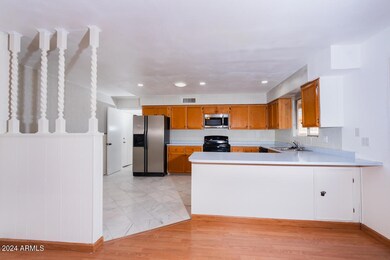 320 E Ellis Dr, Tempe, AZ 85282 - photo 5