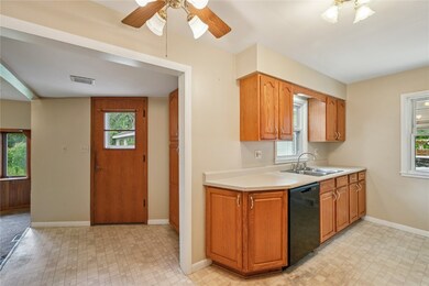 2861 Seely Ave SE, Cedar Rapids, IA 52403 - photo 7