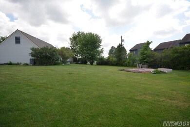 1207 Fernwood Dr, Wapakoneta, OH 45895 - photo 7