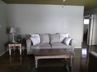 2560 Regina 013