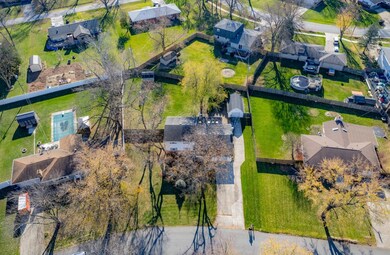 533 Magnolia Dr, Crown Point, IN 46307 - photo 2