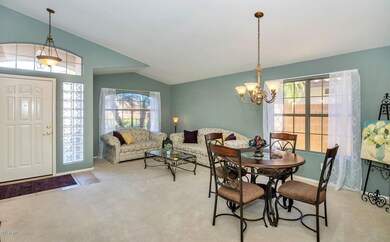 1001 W Ross Ave-large-003-6-LivingDining