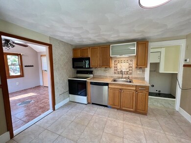 62 Poplar St unit 2, Danvers, MA 01923 - photo 4