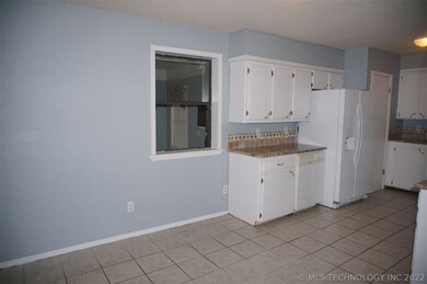 1007 Warren Rd, Henryetta, OK 74437 - photo 7