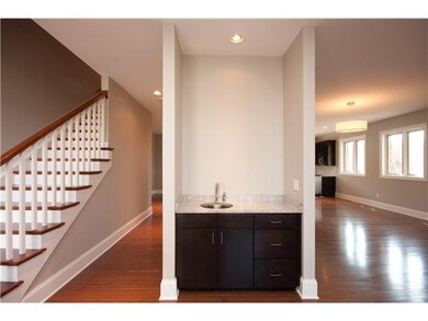 Great Room. Wet bar convenietly located in livingr