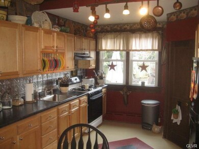 330 N 8th St, Allentown, PA 18102 - photo 7