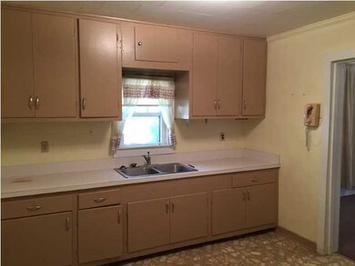 312 NW 3rd St, Carrabelle, FL 32322 - photo 6