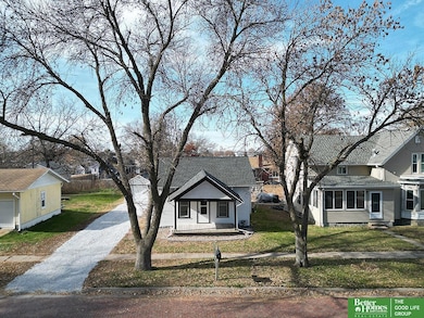 321 N Iowa Ave, York, NE 68467 - photo 2