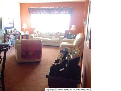 919 W Fingerboard Rd, Staten Island, NY 10304 - photo 3