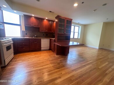 269 Greenwich Ave unit B, Greenwich, CT 06830 - photo 2