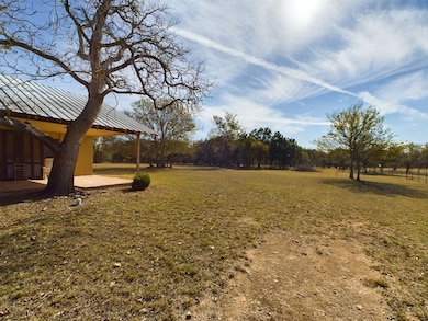 1237 Hollmig Ln, Fredericksburg, TX 78624 - photo 3