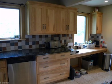 Large kitchen with beautiful cabinetry!