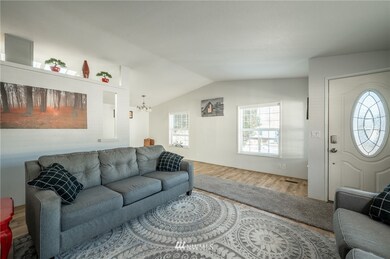 115 N Joseph Ave, East Wenatchee, WA 98802 - photo 3