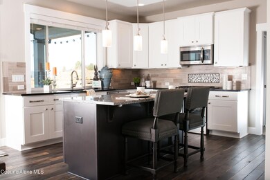 (4) Stock Kitchen