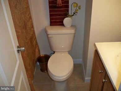 11531 Laurelwalk Dr, Laurel, MD 20708 - photo 2