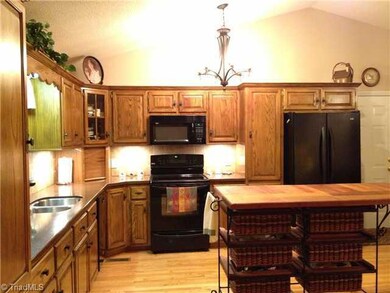 1047 Old Forest Ct, Asheboro, NC 27205 - photo 3