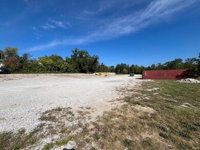 1020 W Allen St, Bloomington, IN 47403 - photo 2