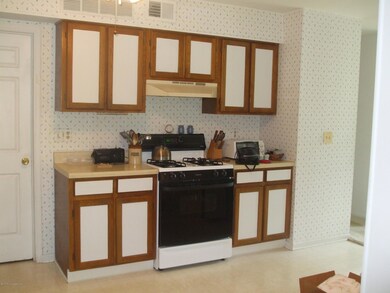 101 Oak Ln, Eatontown, NJ 07724 - photo 5