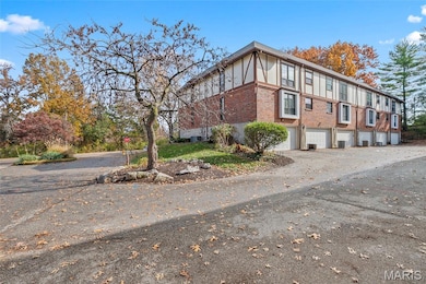 1026 Kehrs Mill Rd unit 4, Ballwin, MO 63011 - photo 5