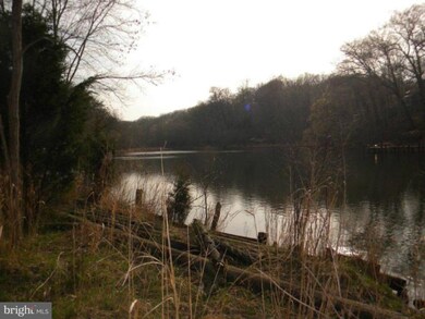 638 Oak Dr, Annapolis, MD 21401 - photo 2