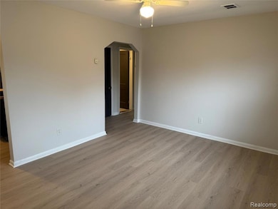 18810 Roscommon St, Harper Woods, MI 48225 - photo 5