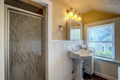 611 Chestnut St, Bonham, TX 75418 - photo 7