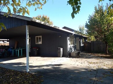 326 N 6th St, Central Point, OR 97502 - photo 2