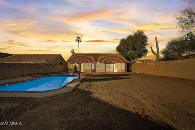 2-web-or-mls-E Desert Trumpet Rd - VT-00