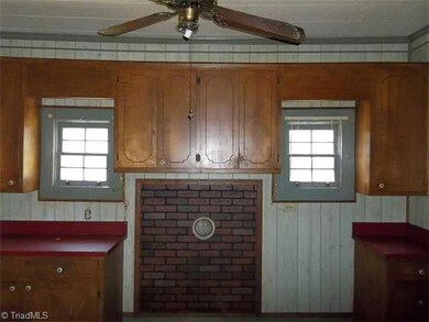 215 N Dogwood Ave, Siler City, NC 27344 - photo 5