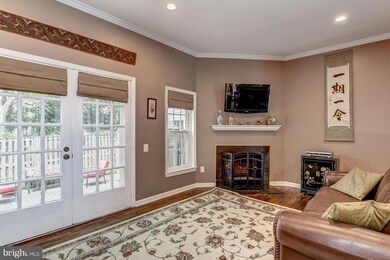 1332 Chetworth Ct, Alexandria, VA 22314 - photo 7
