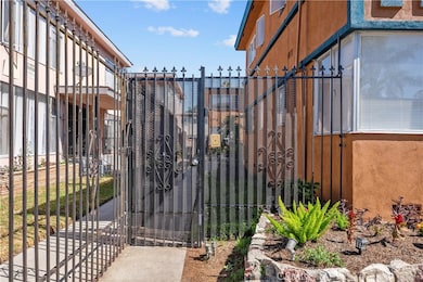 4015 Palmwood Dr, Los Angeles, CA 90008 - photo 6