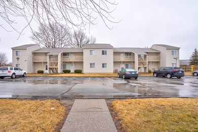 29 Coventry Ln unit 3, Muscatine, IA 52761 - photo 2