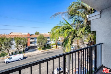 14804 Magnolia Blvd unit 12, Sherman Oaks, CA 91403 - photo 6