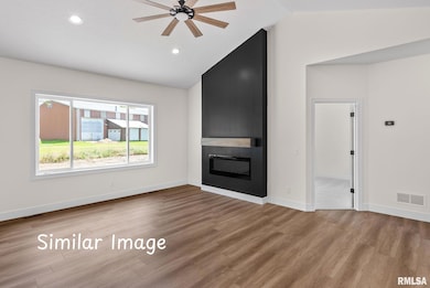 4743 Willow Cir, Davenport, IA 52806 - photo 3