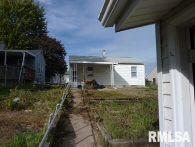 1325 W 37th St, Davenport, IA 52806 - photo 4