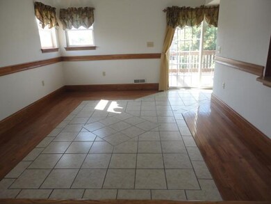 Dining Room. CREATIVE TOUCHES ABOUND IN THE HOUSE 